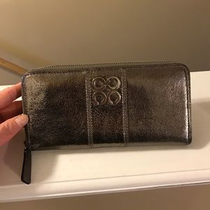 💯 AUTHENTIC Silver Leather Coach wallet.